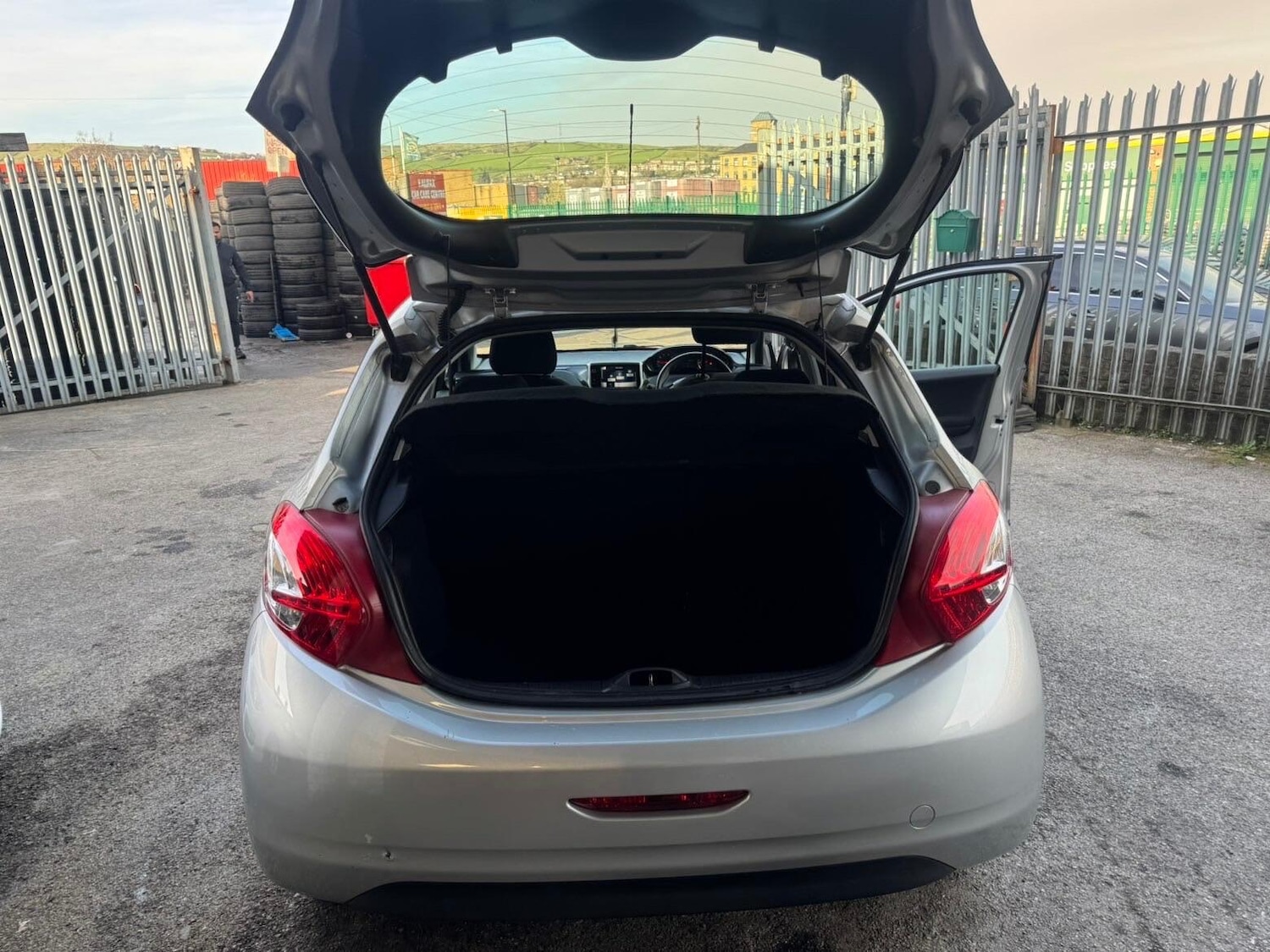 Used Peugeot 208 2013 for sale - 78184464: Photo 14