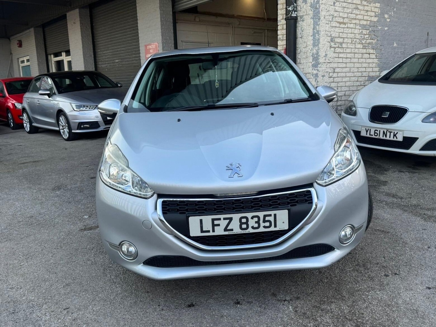 Used Peugeot 208 2013 for sale - 78184464: Photo 2