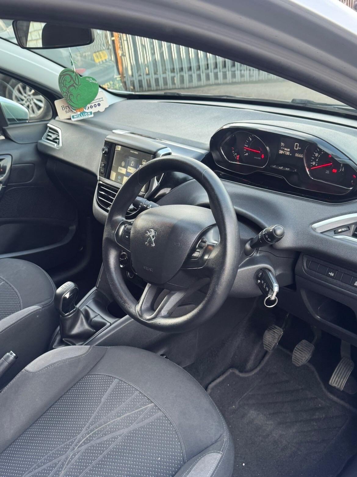 Used Peugeot 208 2013 for sale - 78184464: Photo 25