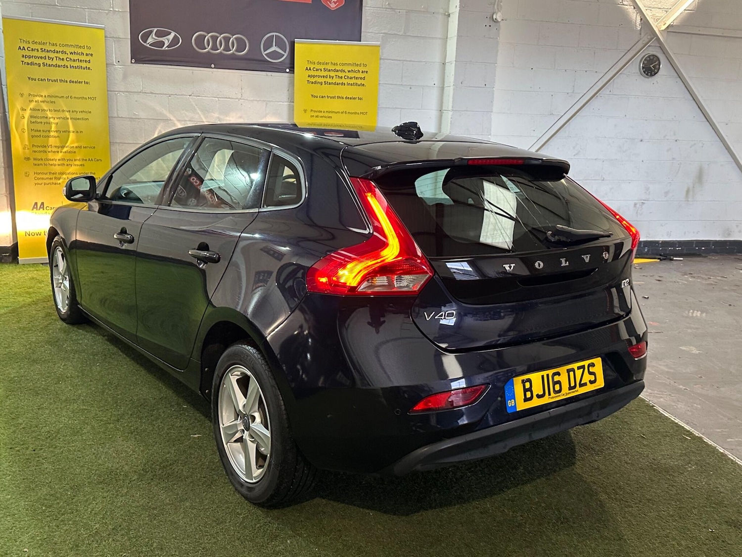 Used Volvo V40 for sale - 77824883: Photo 11