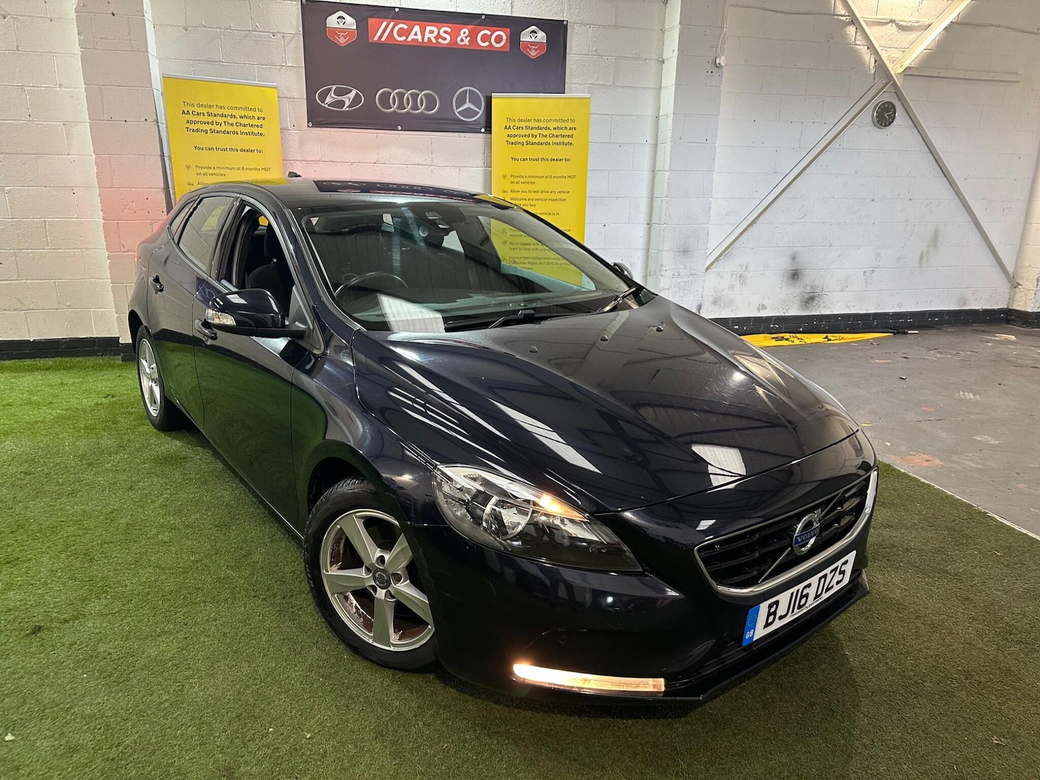 Used Volvo V40 for sale - 77824883: Photo 3