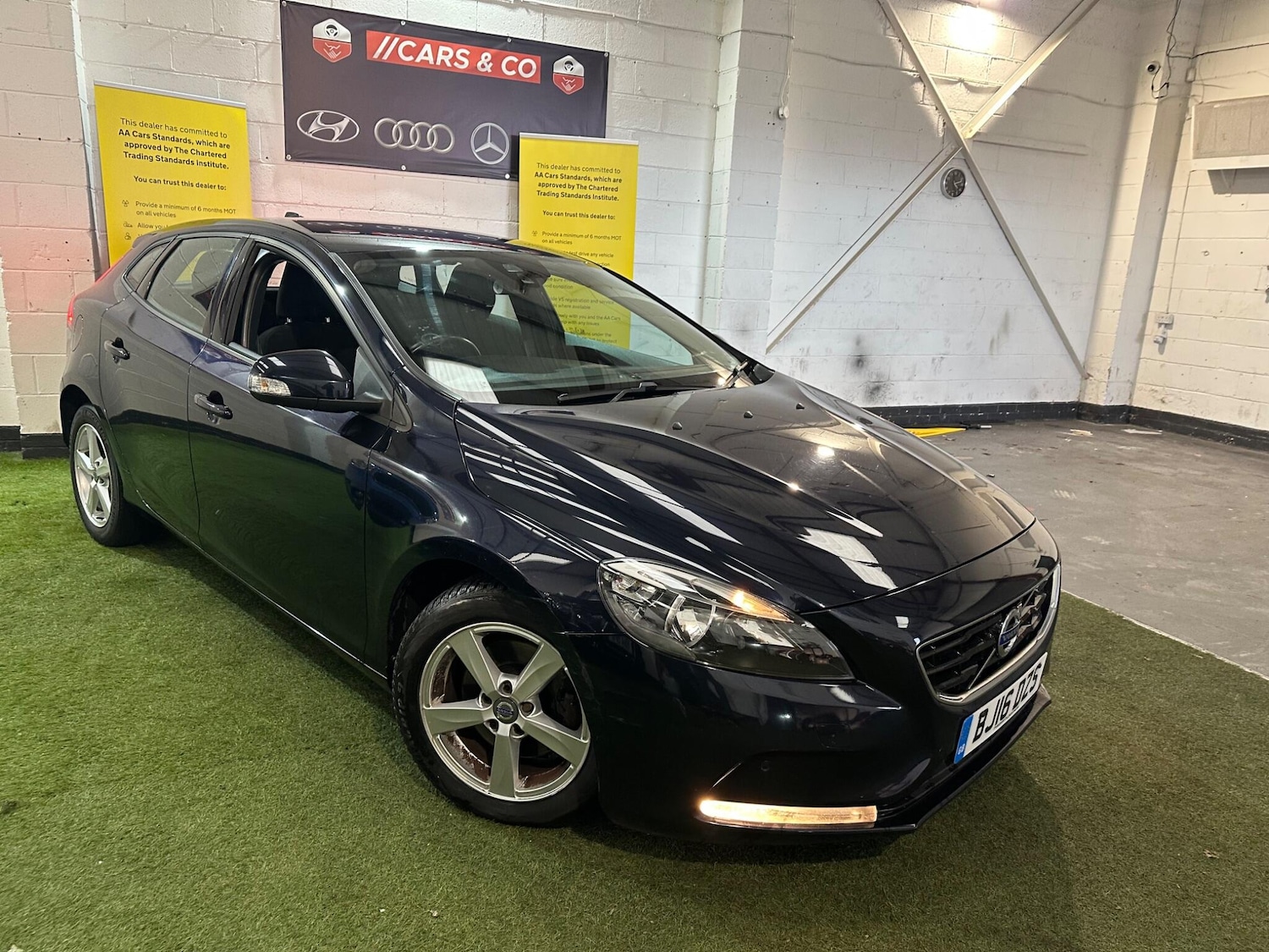 Used Volvo V40 for sale - 77824883: Photo 8