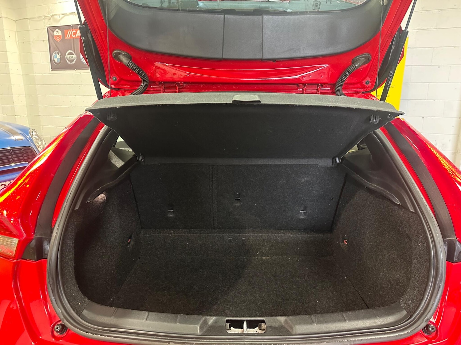 Used Volvo V40 2015 for sale - 77926088: Photo 17