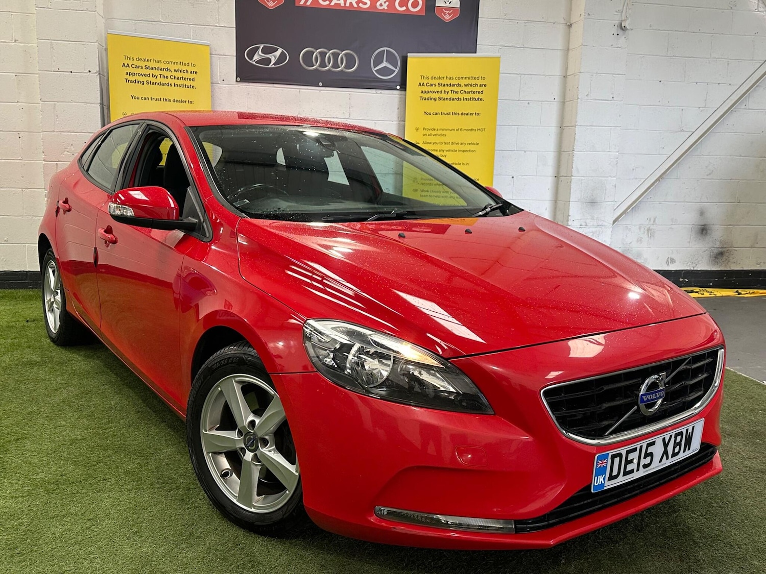 Used Volvo V40 2015 for sale - 77926088: Photo 2