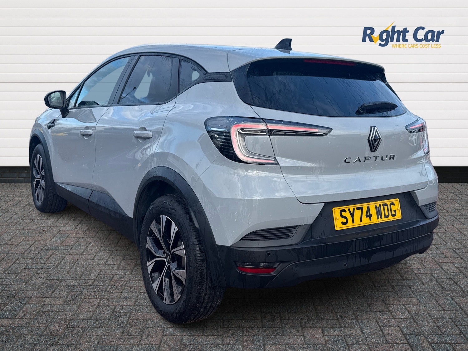 Used Renault Captur 2024 for sale - 77232296: Photo 3
