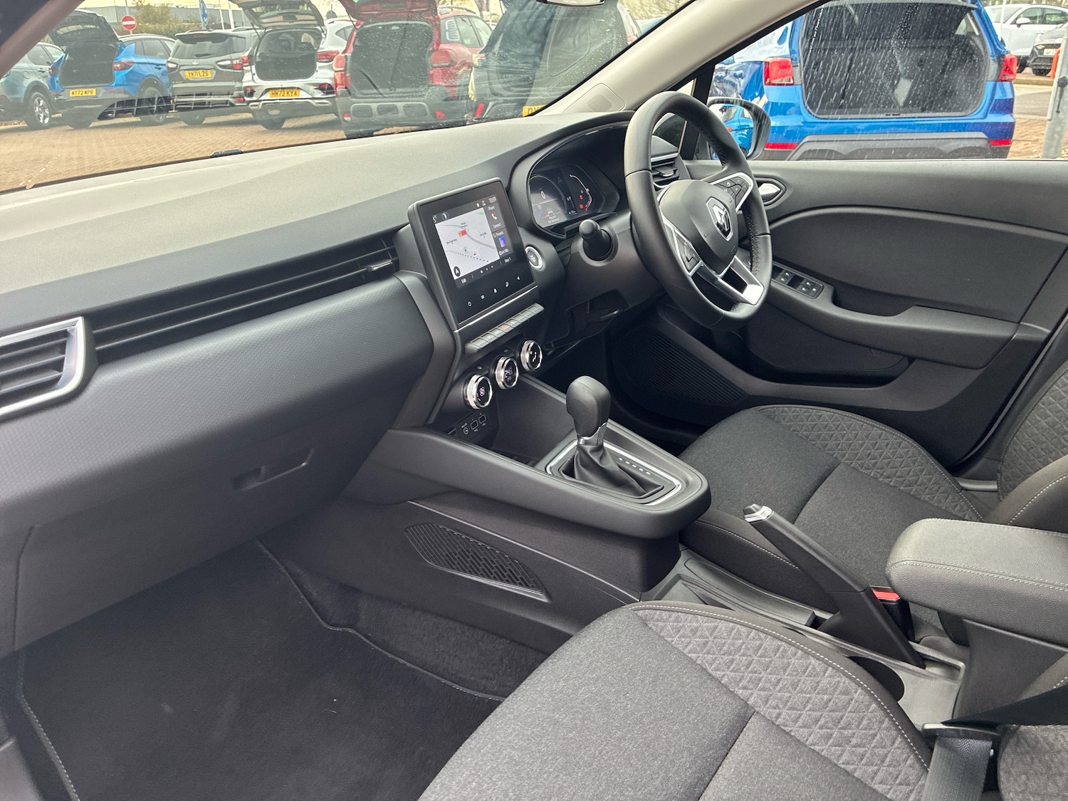 Used Renault Clio 2023 for sale - 76623676: Photo 2