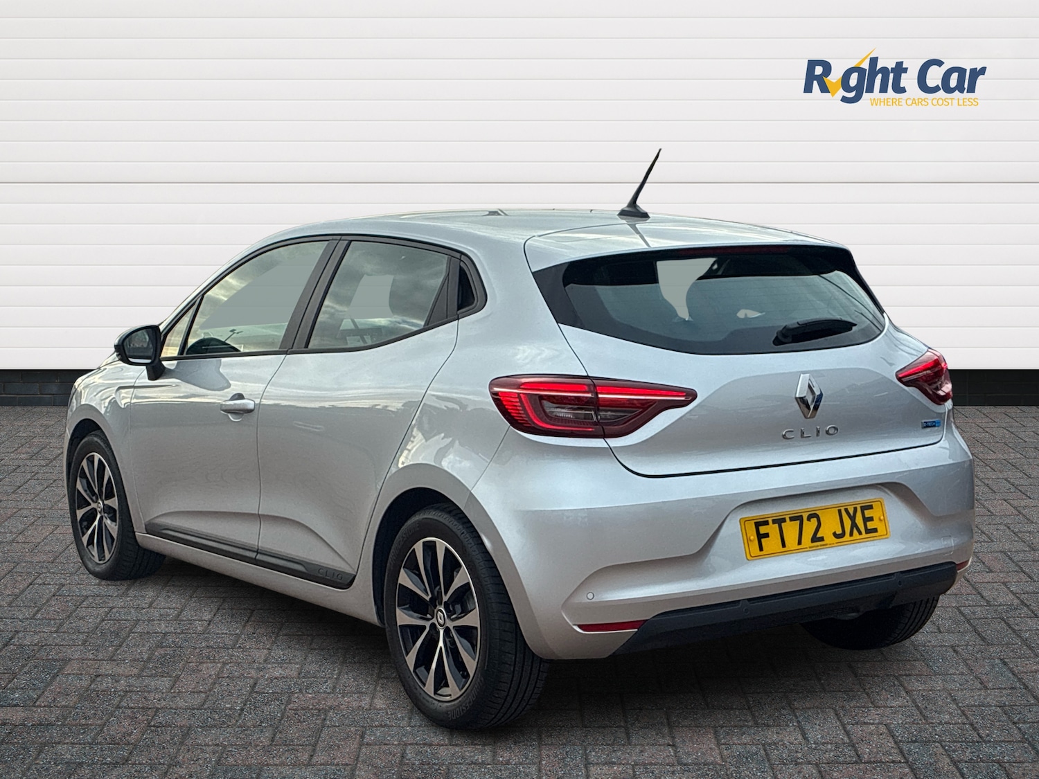 Used Renault Clio 2023 for sale - 76623676: Photo 3