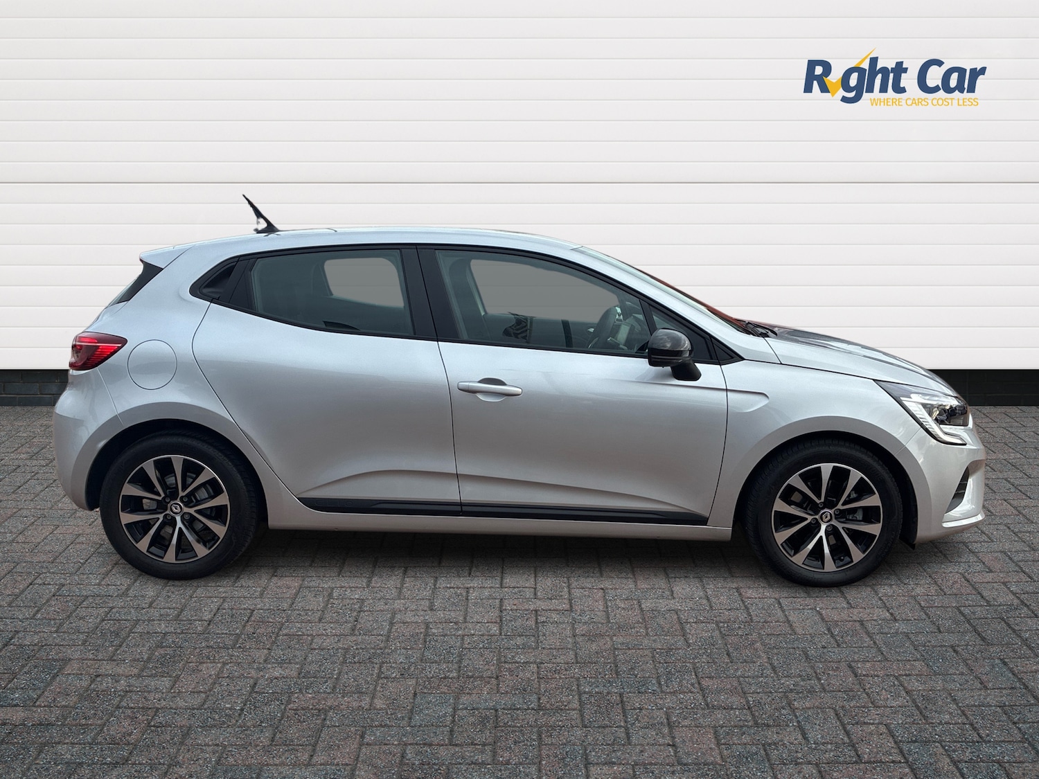Used Renault Clio 2023 for sale - 76623676: Photo 4