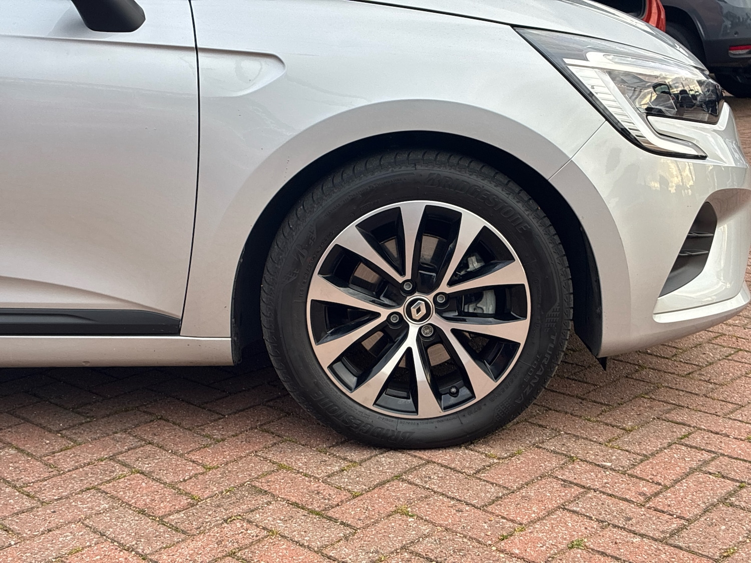 Used Renault Clio 2023 for sale - 76623676: Photo 5