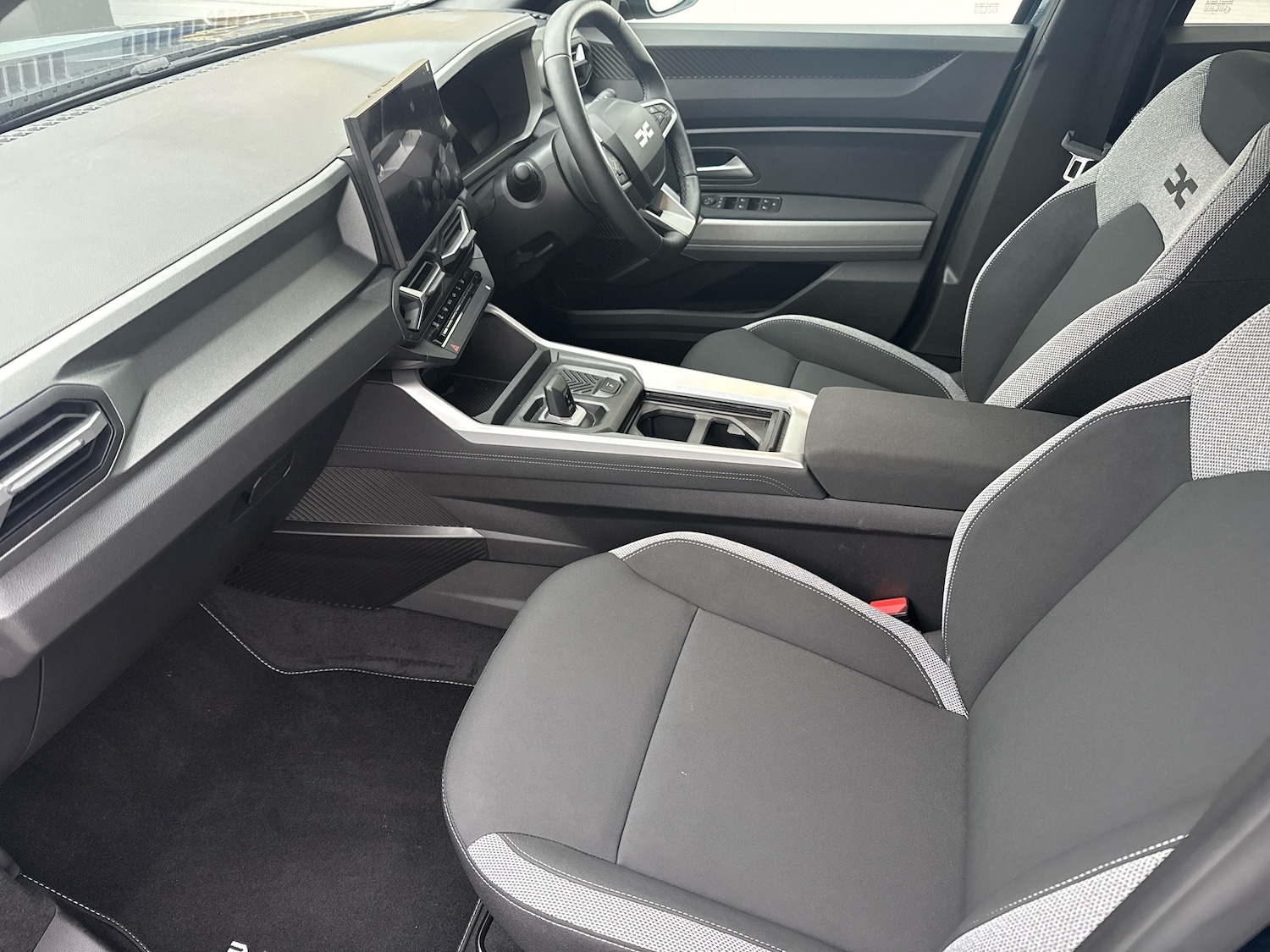 Used Dacia Bigster 2025 for sale - 76586689: Photo 2