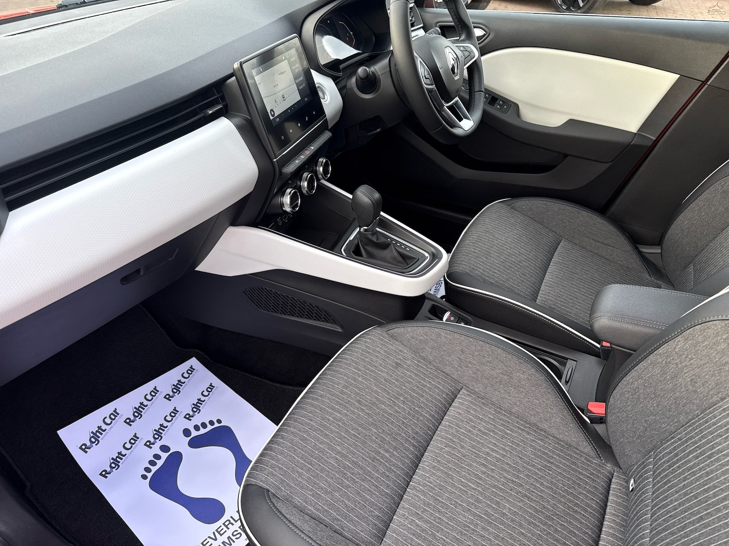 Used Renault Clio 2023 for sale - 76474736: Photo 2