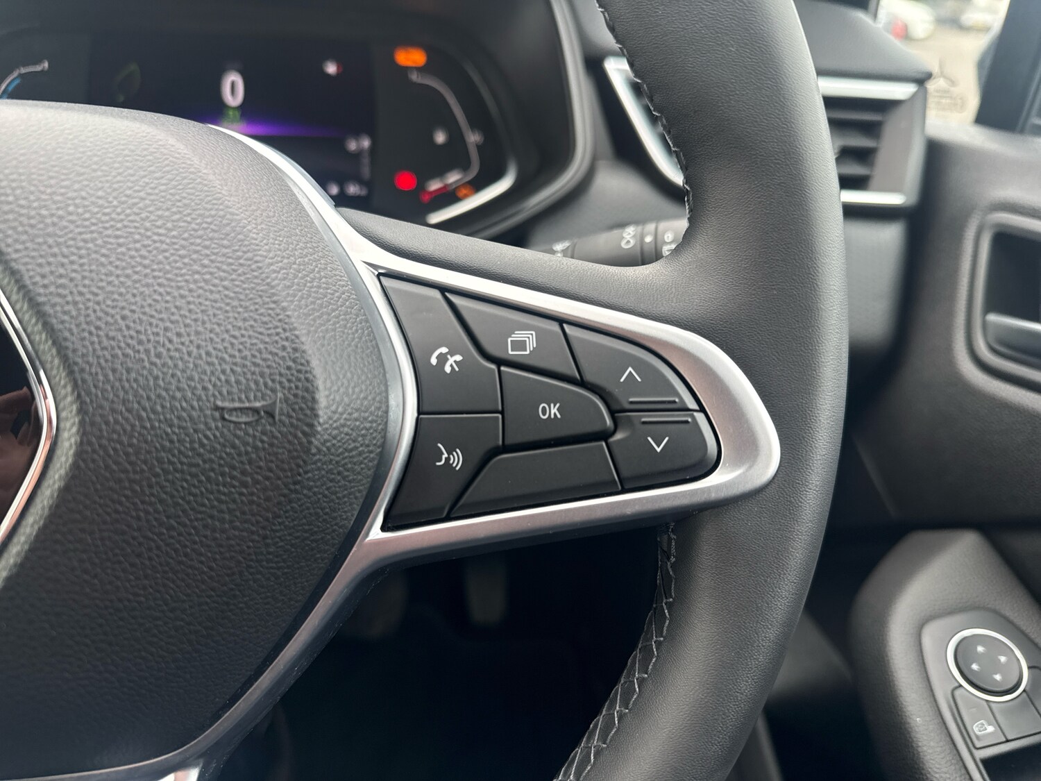 Used Renault Clio 2023 for sale - 77855803: Photo 21