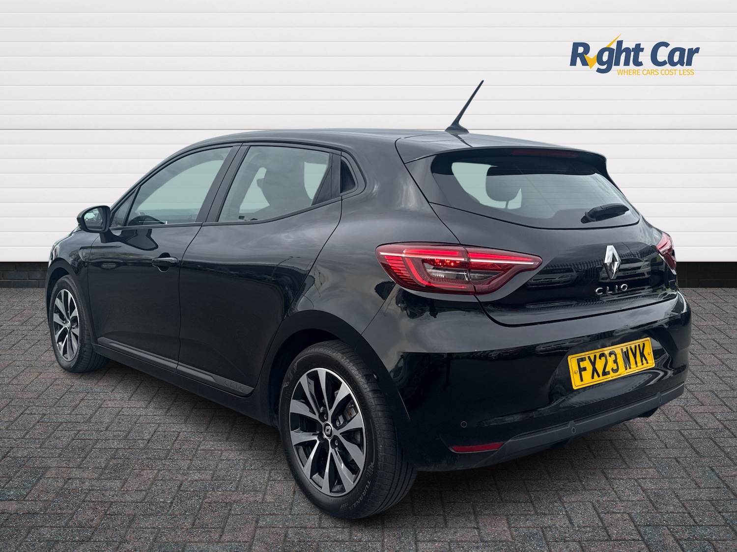 Used Renault Clio 2023 for sale - 77855803: Photo 3