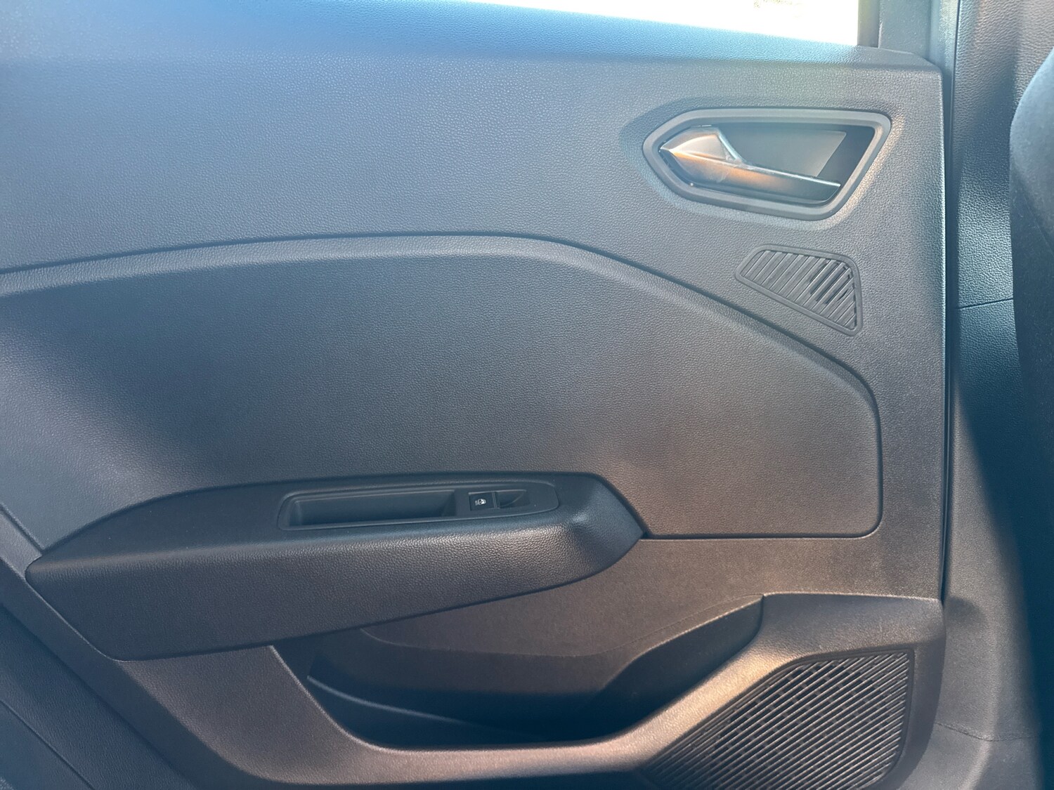 Used Renault Clio 2022 for sale - 77942184: Photo 11