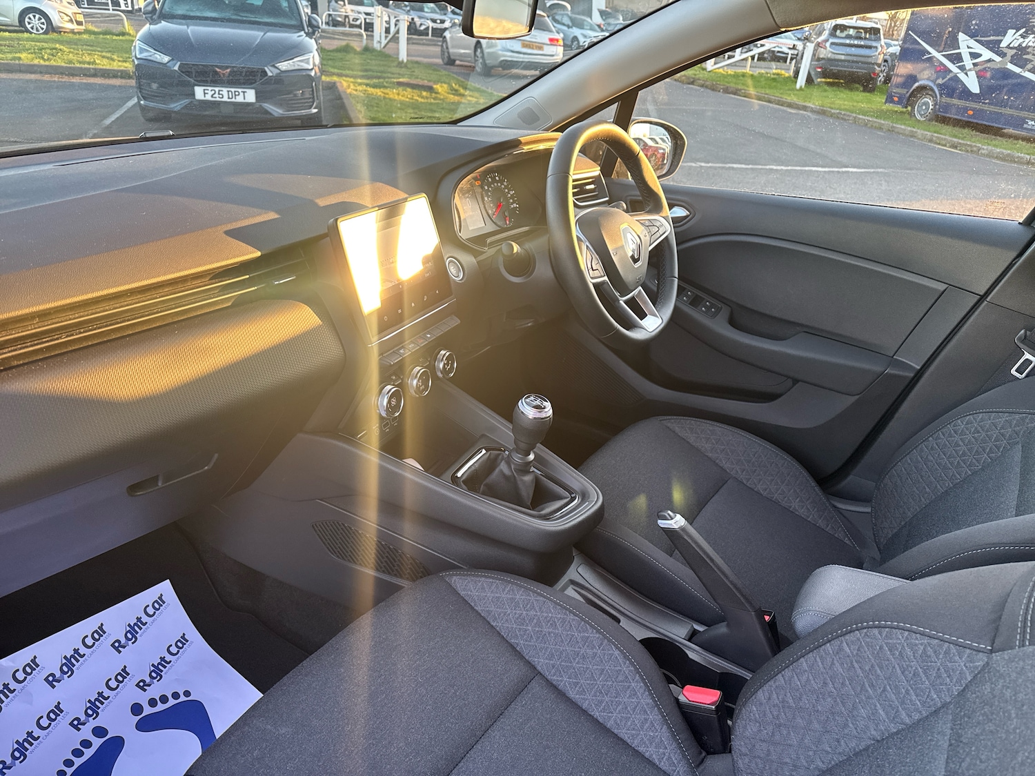 Used Renault Clio 2022 for sale - 77942184: Photo 2