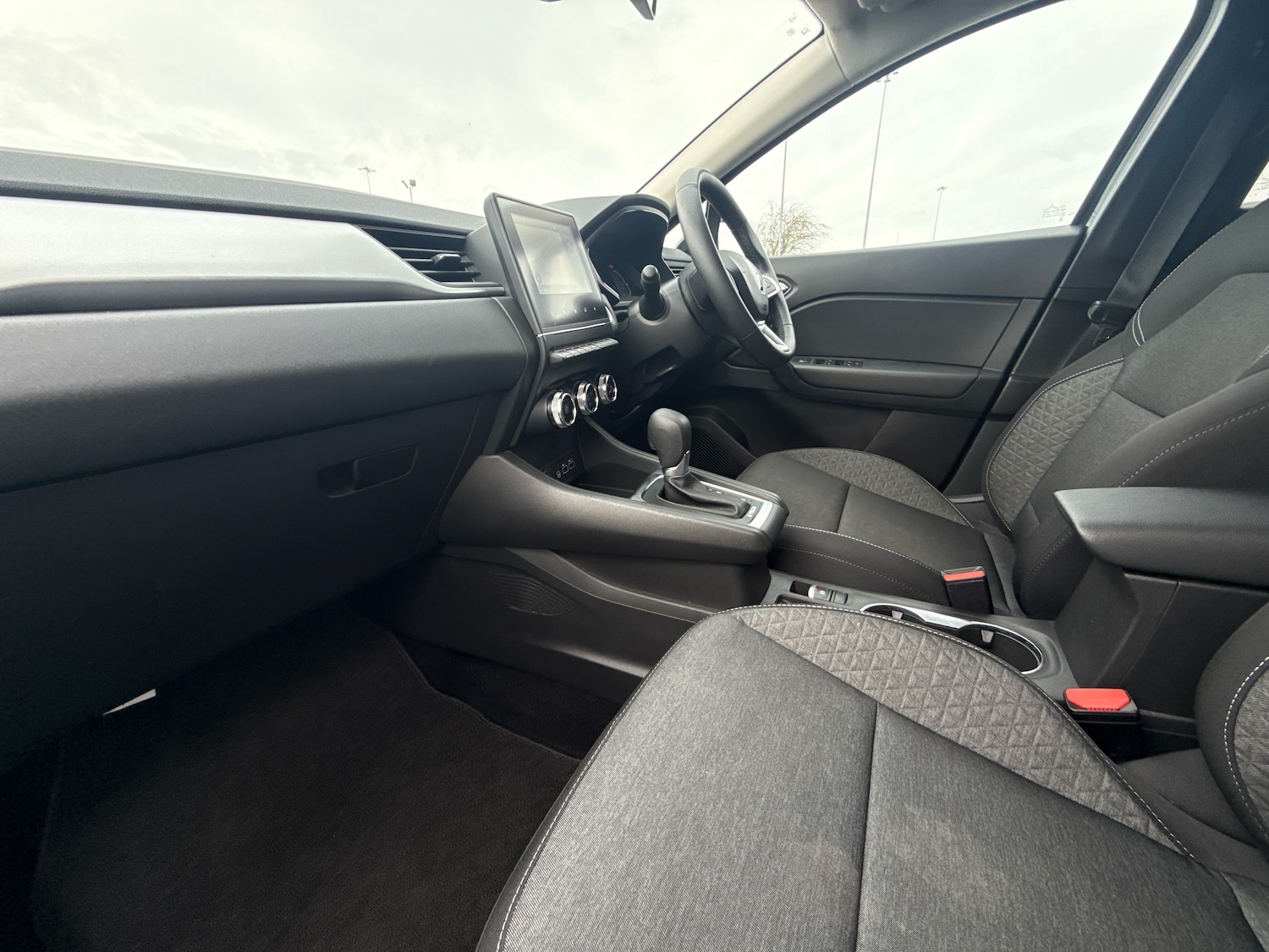 Used Renault Captur 2023 for sale - 77855800: Photo 2