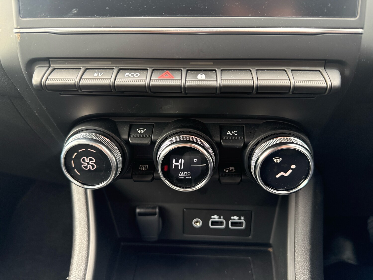 Used Renault Captur 2023 for sale - 77855800: Photo 22