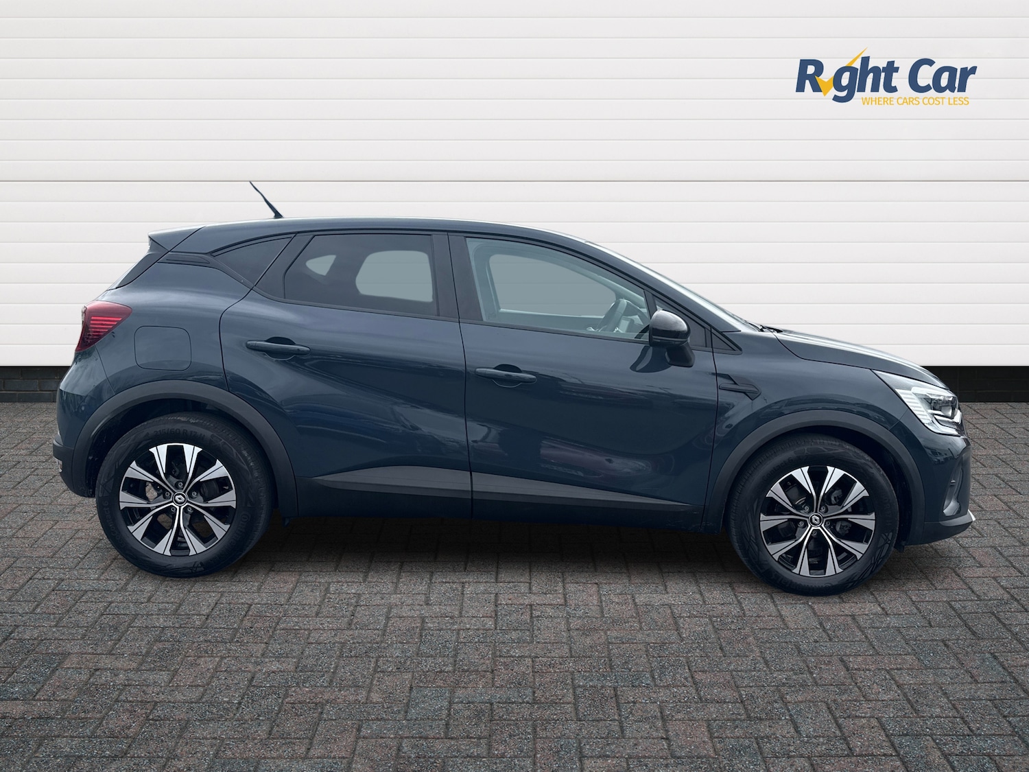 Used Renault Captur 2023 for sale - 77855800: Photo 4