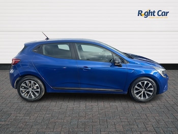 Used Renault Clio 2023 for sale - 77927491: Photo