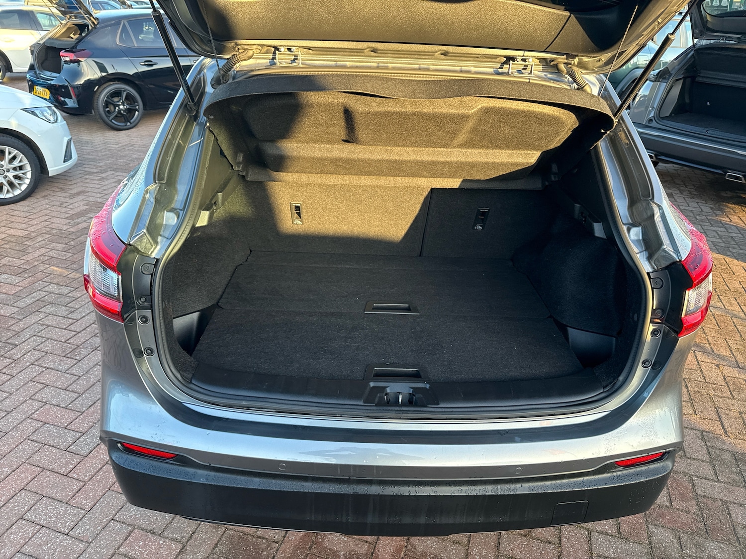 Used Nissan Qashqai 2017 for sale - 76804225: Photo 9