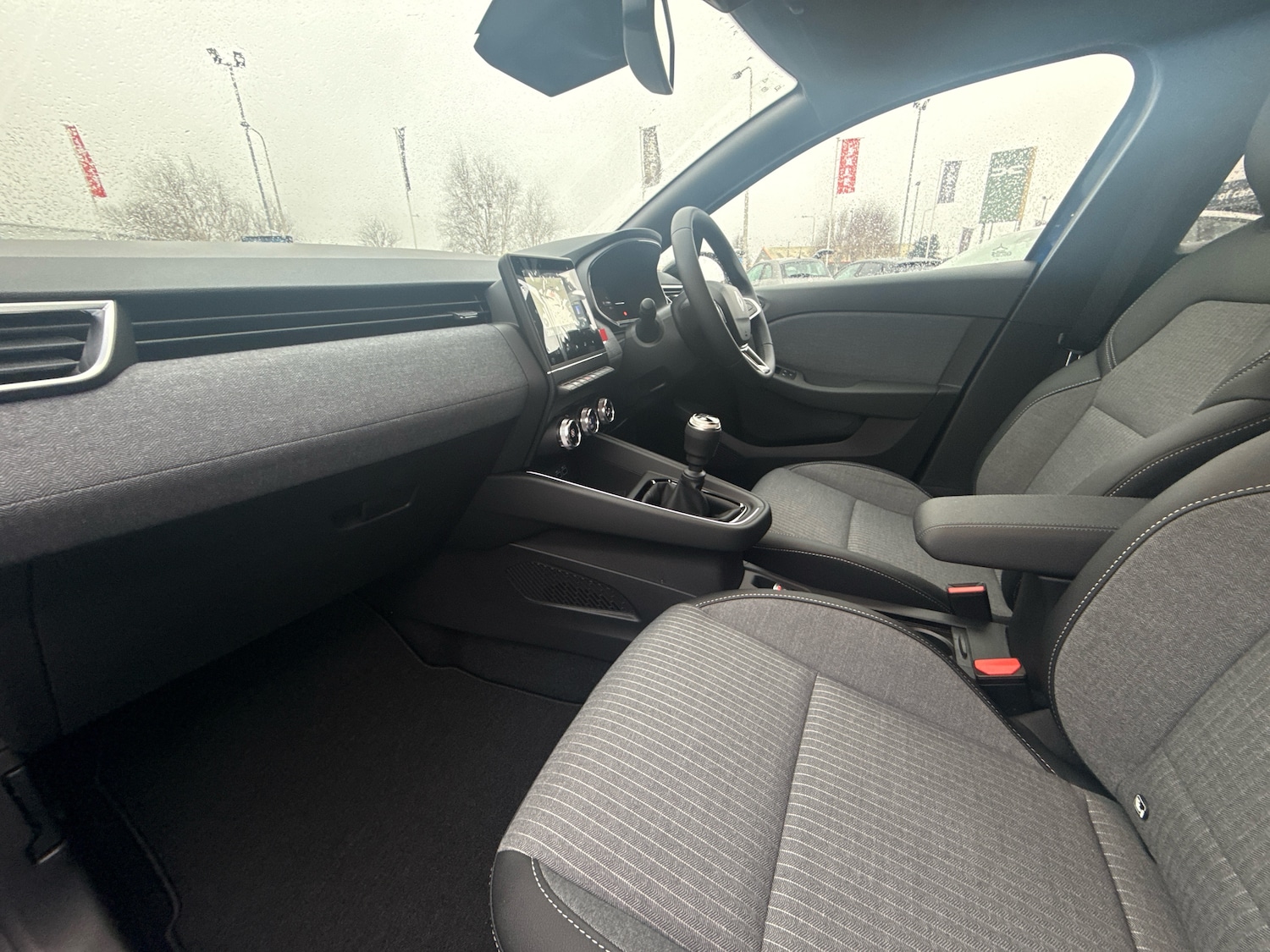 Used Renault Clio 2025 for sale - 77942176: Photo 2