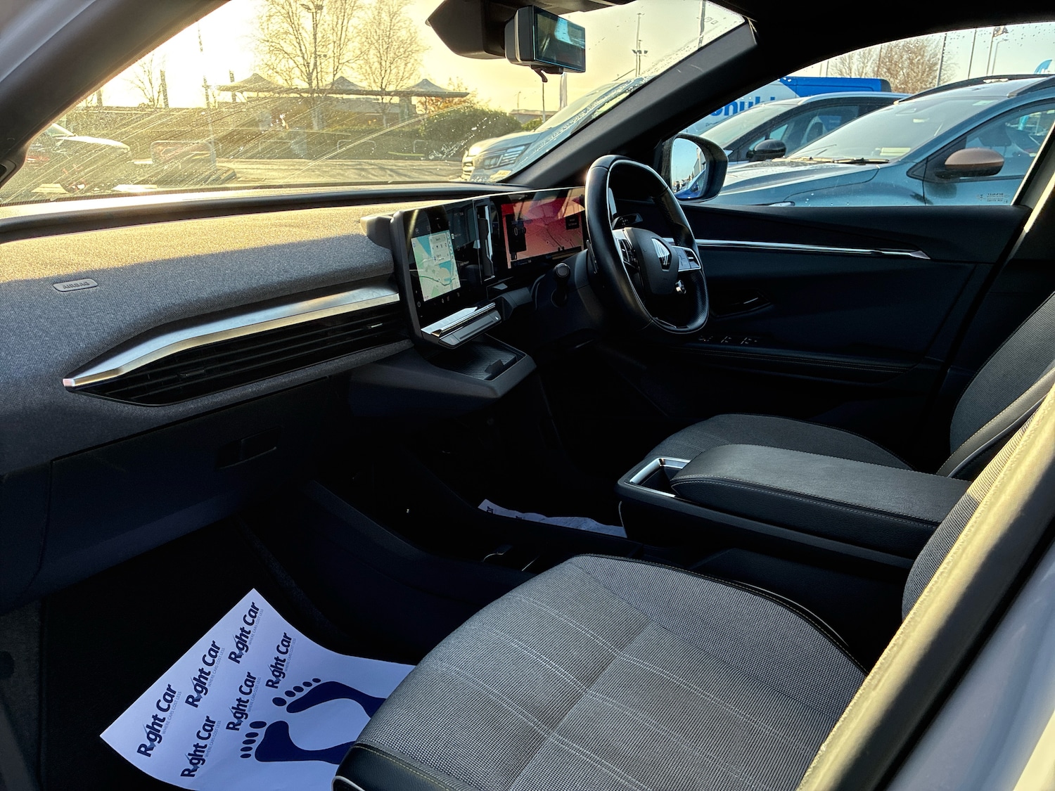 Used Renault Megane E Tech 2022 for sale - 76745401: Photo 2