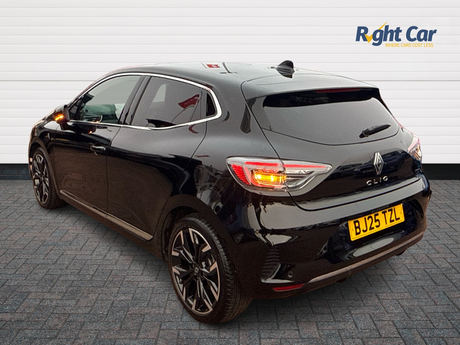 Used Renault Clio 2025 for sale - 76977945: Photo 3