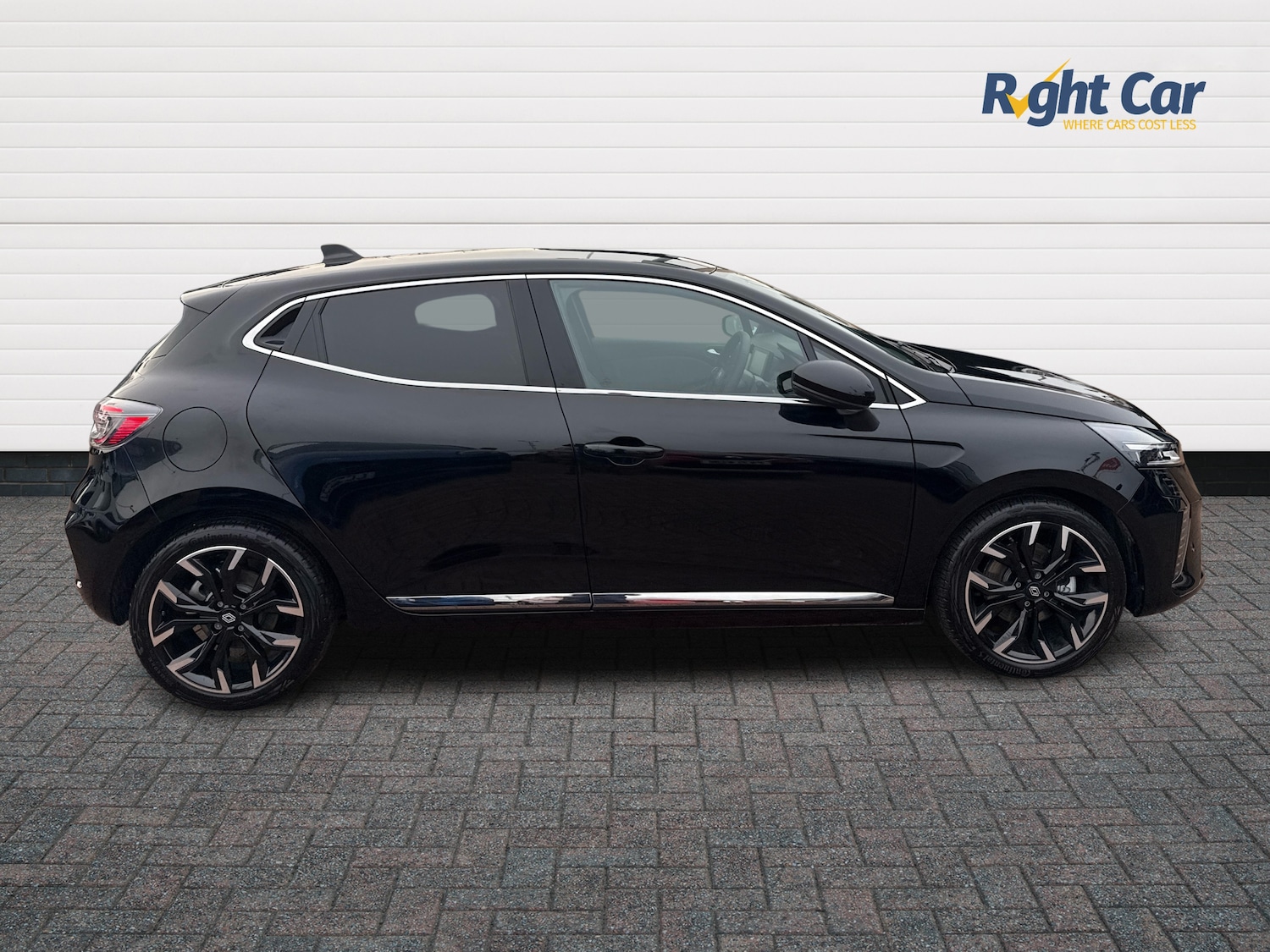 Used Renault Clio 2025 for sale - 76977945: Photo 4