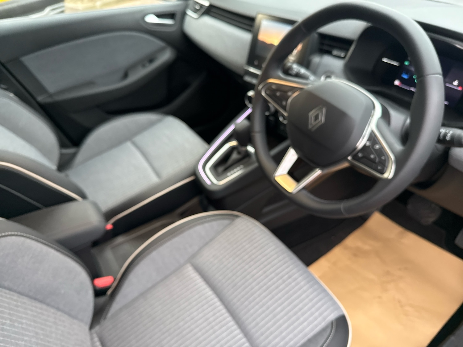 Used Renault Clio 2025 for sale - 76977945: Photo 6