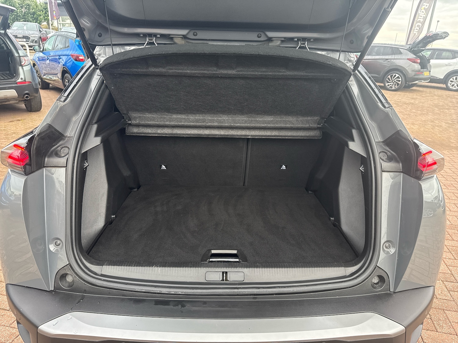 Used Peugeot 2008 2023 for sale - 76339071: Photo 9