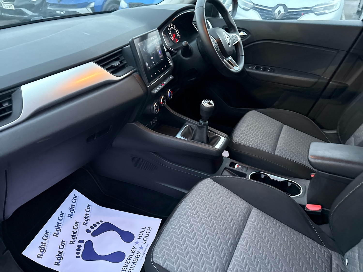 Used Renault Captur 2022 for sale - 76804231: Photo 2