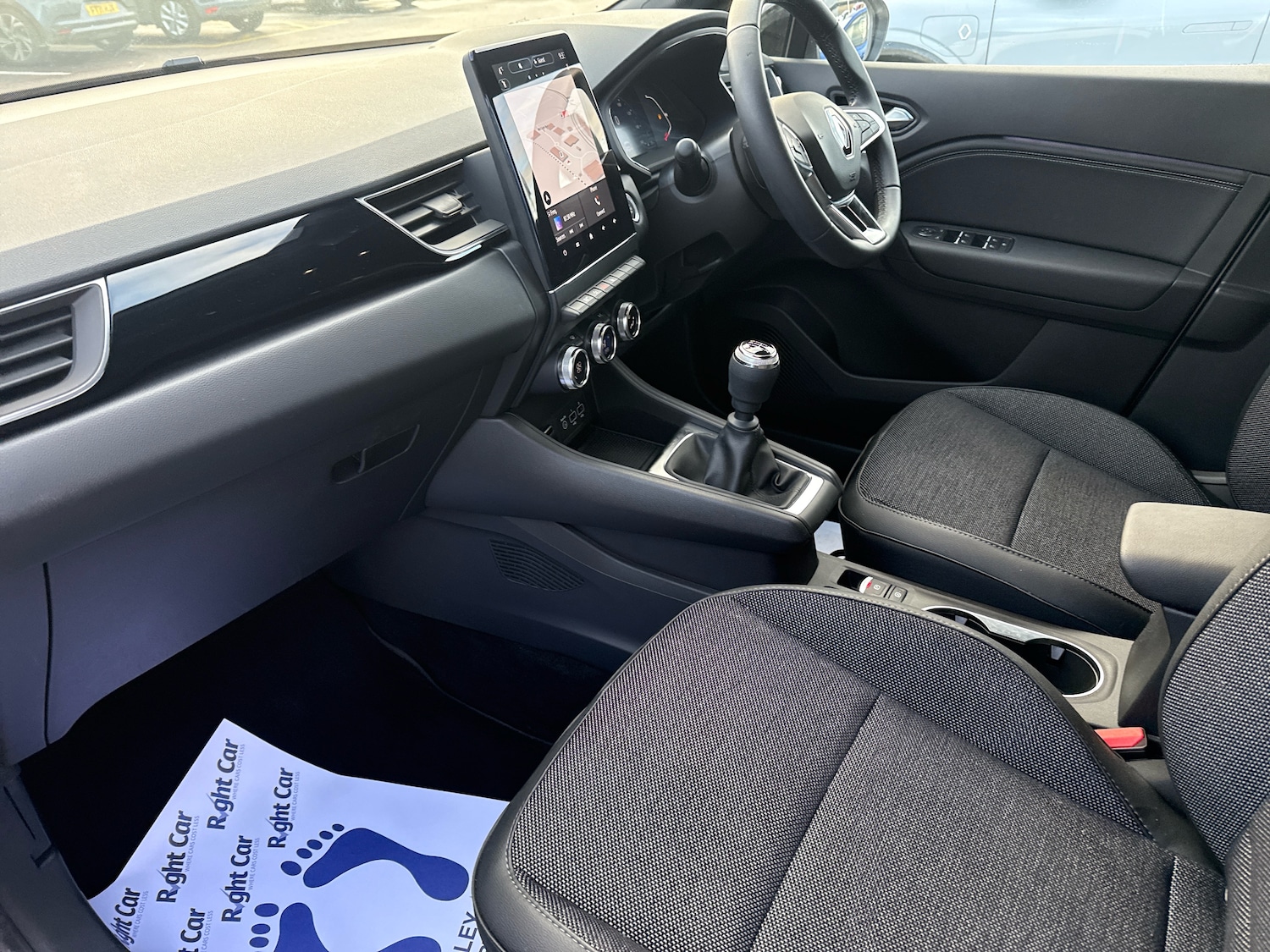 Used Renault Captur 2023 for sale - 76691638: Photo 2