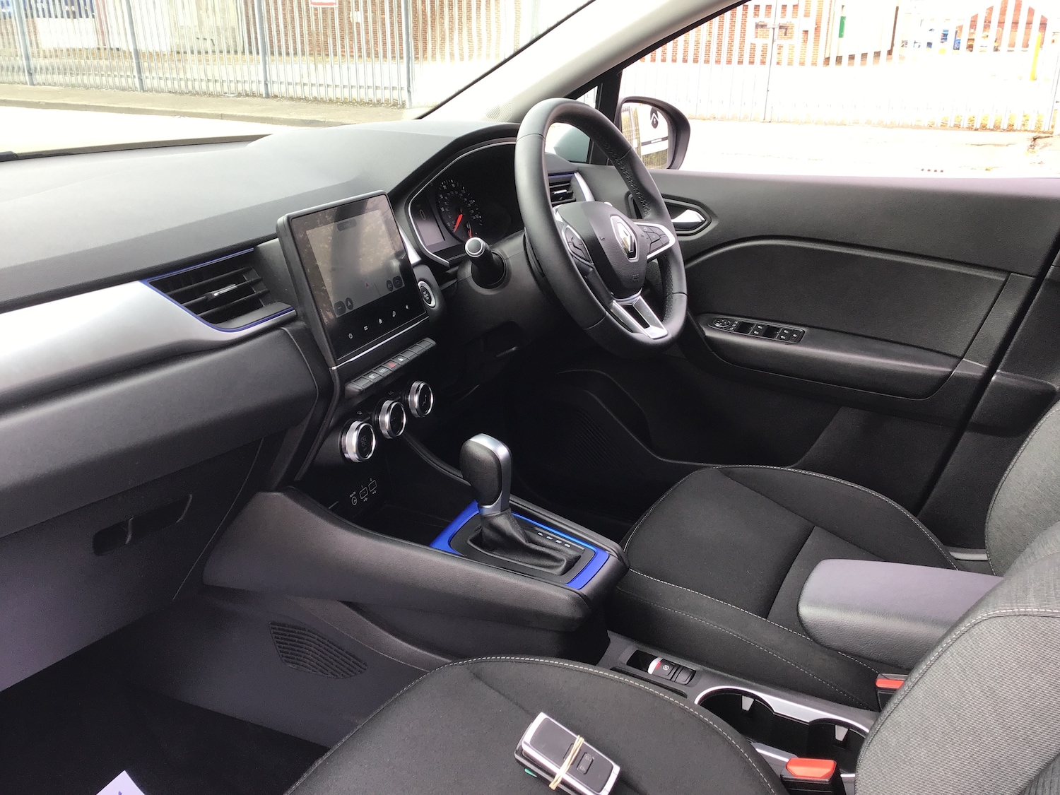 Used Renault Captur 2020 for sale - 77560663: Photo 2