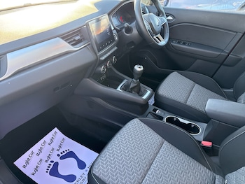 Used Renault Captur 2021 for sale - 76661131: Photo