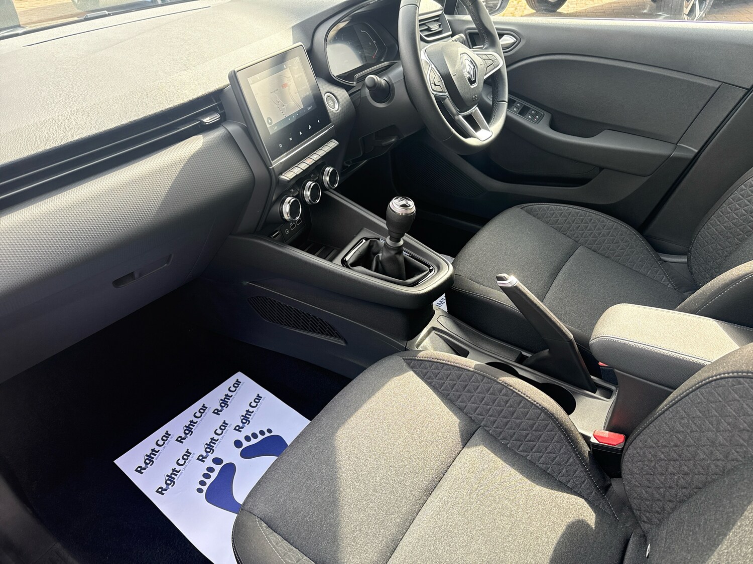 Used Renault Clio 2023 for sale - 76229536: Photo 2