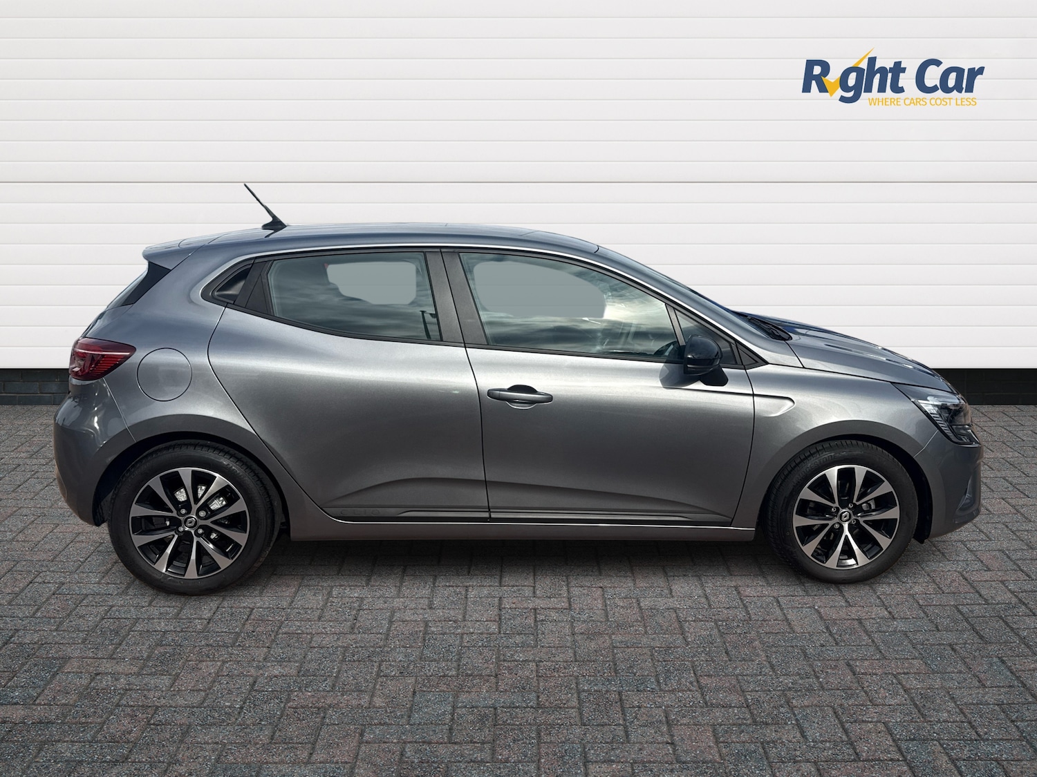 Used Renault Clio 2023 for sale - 76229536: Photo 4