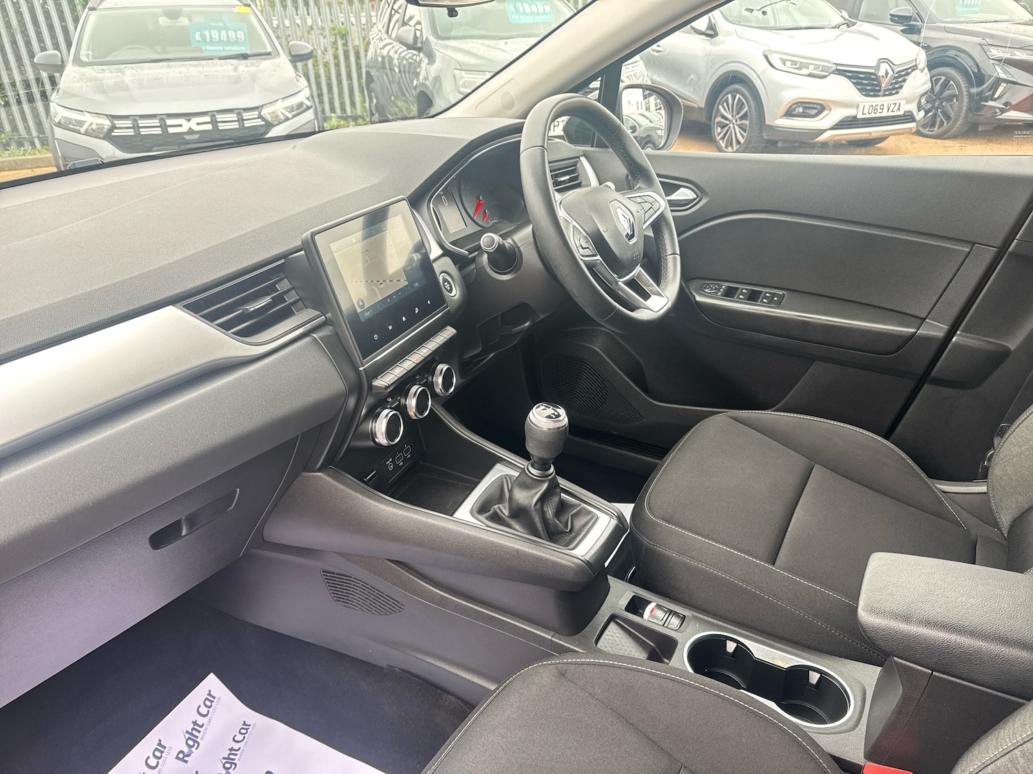 Used Renault Captur 2020 for sale - 76169145: Photo 2