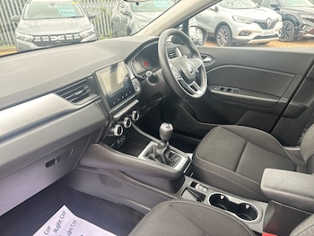 Used Renault Captur 2020 for sale - 76169145: Photo 2