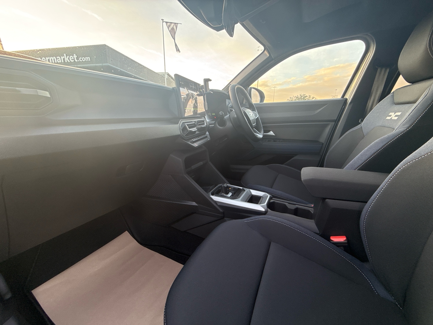 Used Dacia Duster 2025 for sale - 76574852: Photo 2