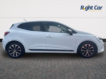 Used Renault Clio 2023 for sale - 79592233: Photo