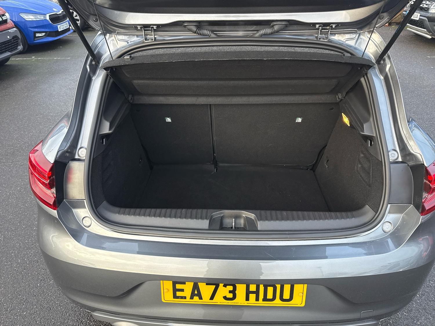 Used Renault Clio 2023 for sale - 77232304: Photo 9