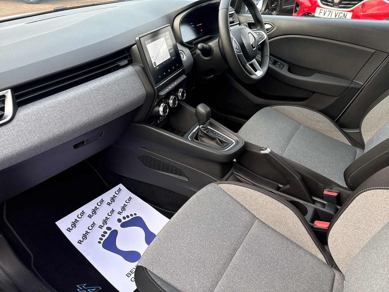 Used Renault Clio 2024 for sale - 77256534: Photo 2