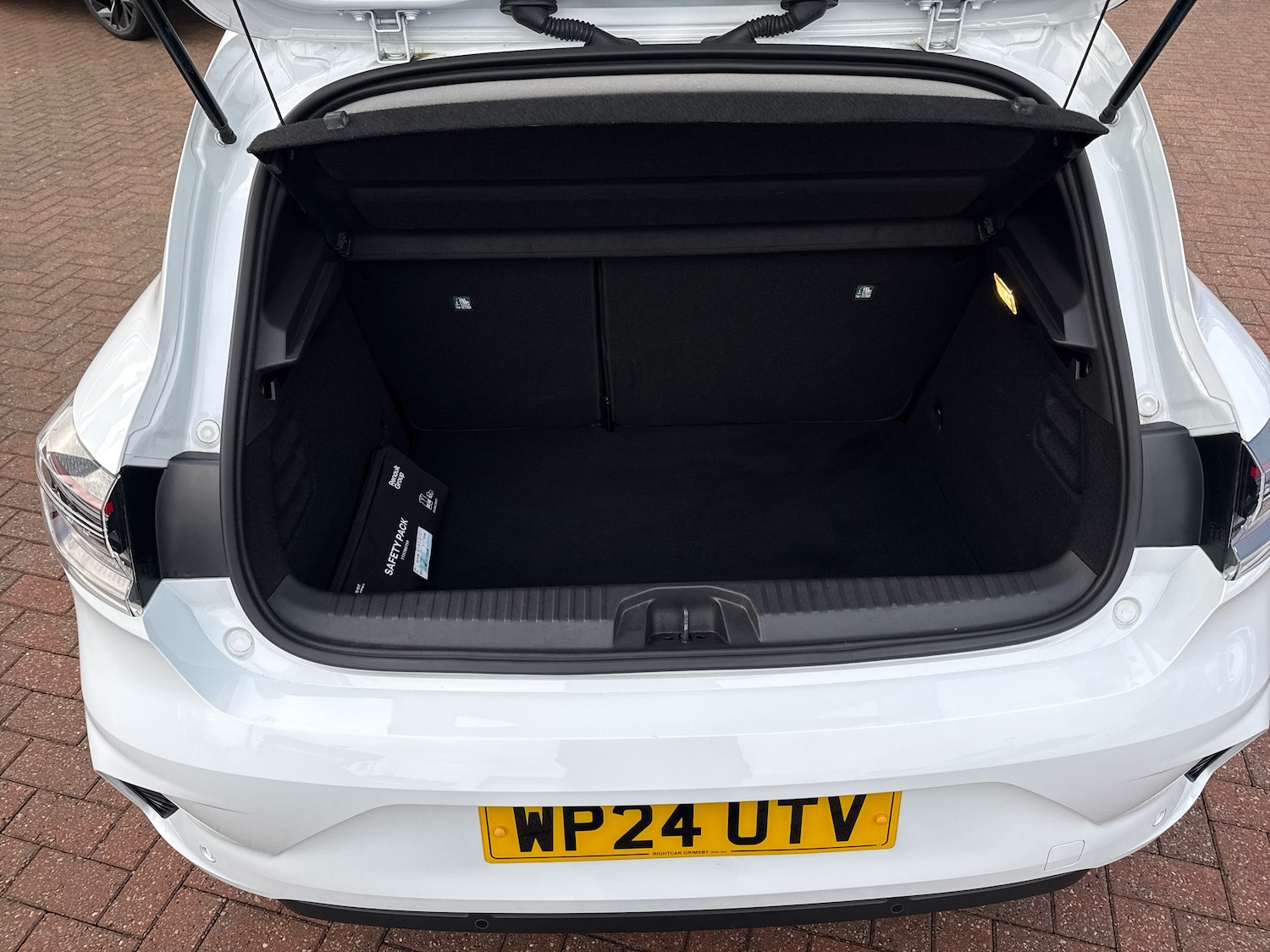 Used Renault Clio 2024 for sale - 77256534: Photo 9