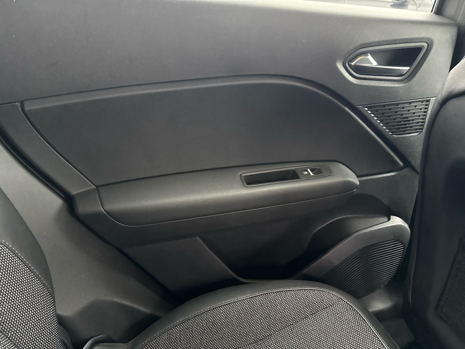 Used Renault Captur 2022 for sale - 76271740: Photo 11