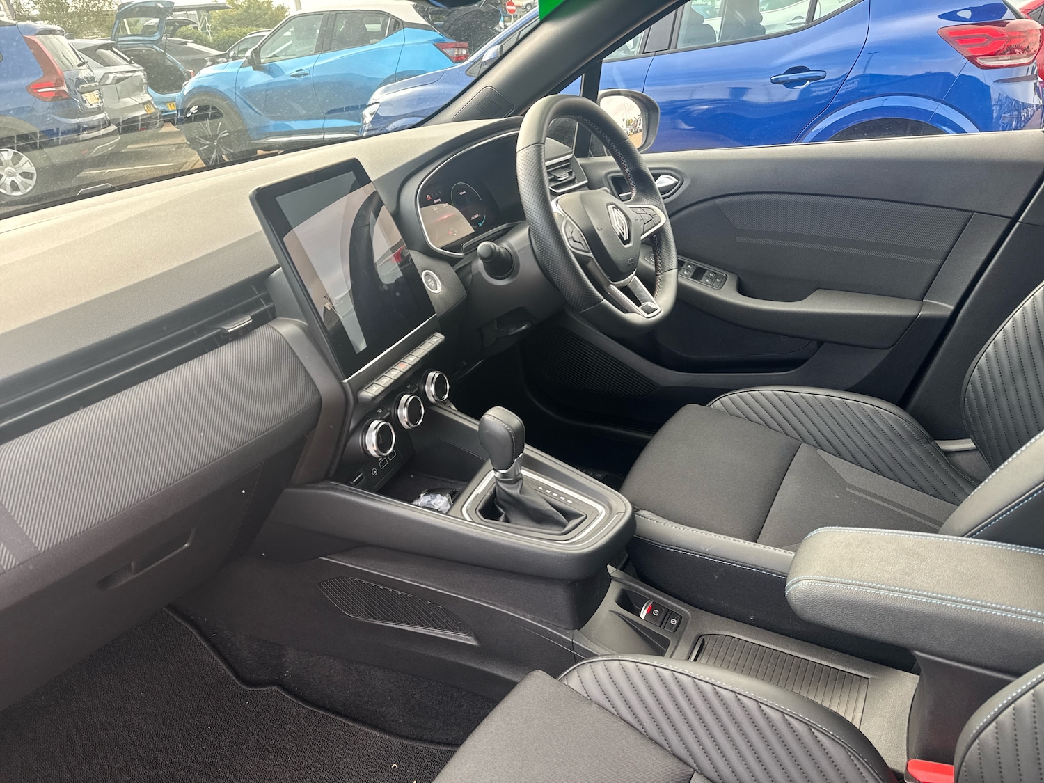 Used Renault Clio 2024 for sale - 76229538: Photo 2