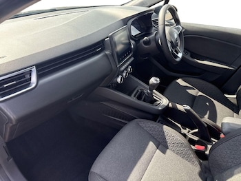 Used Renault Clio 2023 for sale - 79534896: Photo