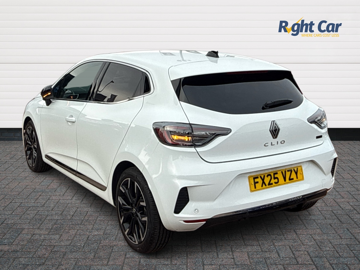 Used Renault Clio 2025 for sale - 76487118: Photo 3