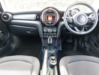 Used MINI Hatch 2019 for sale - 75900644: Photo