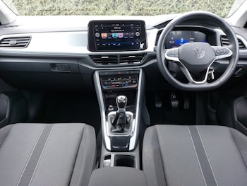 Used Volkswagen T-Roc 2024 for sale - 75132978: Photo