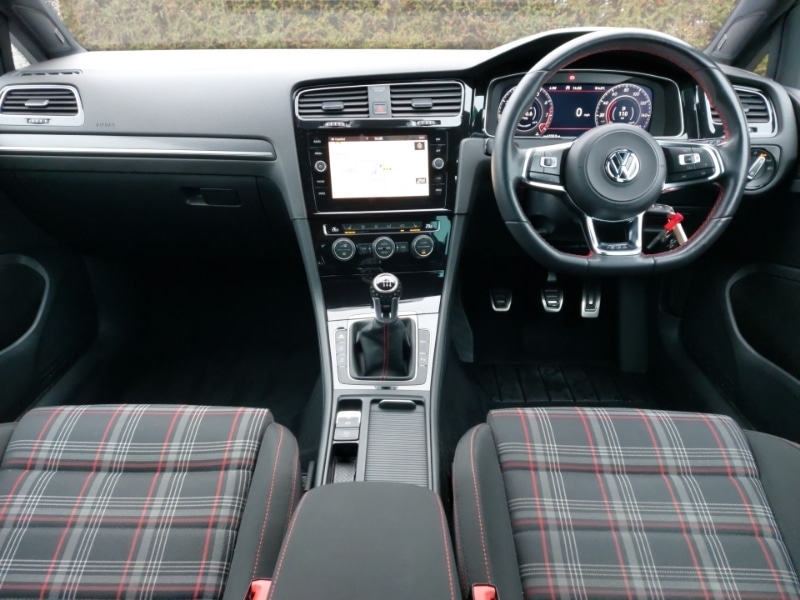 Used Volkswagen Golf 2017 for sale - 77466851: Photo 2